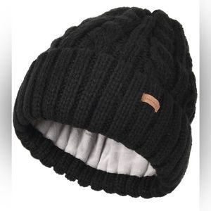 Camptrace fleece-lined chunky cable-knit black beanie, NWT